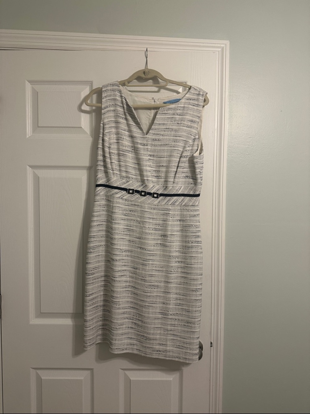 ANTONIO MELANI White and Black Striped V-Neck Midi Dress with Waist Accent